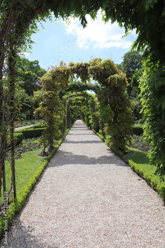 Allée du parc de Bagatelle à Paris 