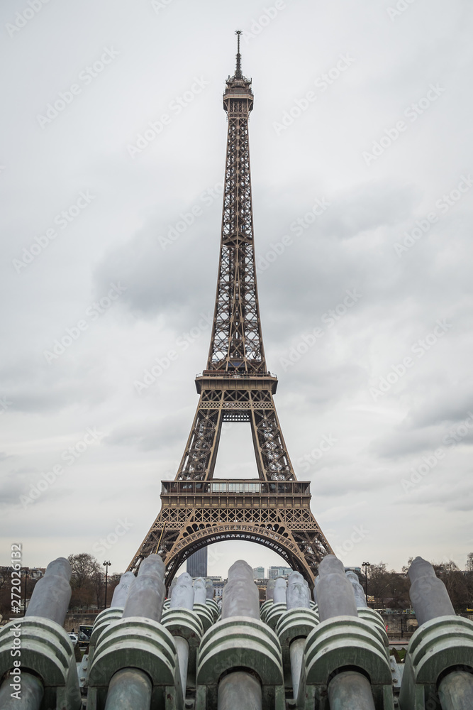 The Eiffel Tower from the water cannons of the Trocadero square in Paris