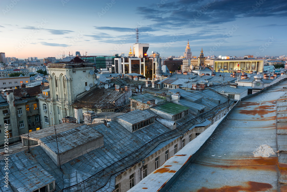 The roof of an abandoned house in the center of Moscow