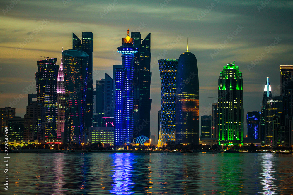 Fototapeta premium panoramę kataru doha w nocy