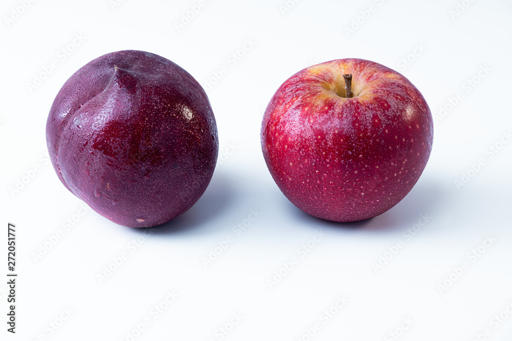 Obraz premium composition of textures in two different fruits. One nectarine and an apple on a white background