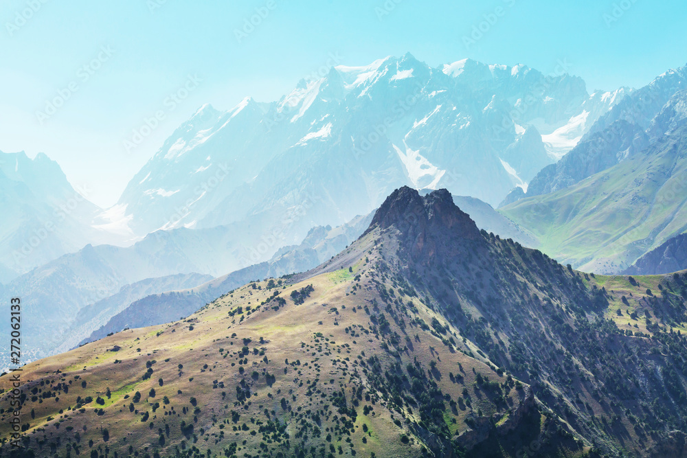 Naklejka premium Fann mountains