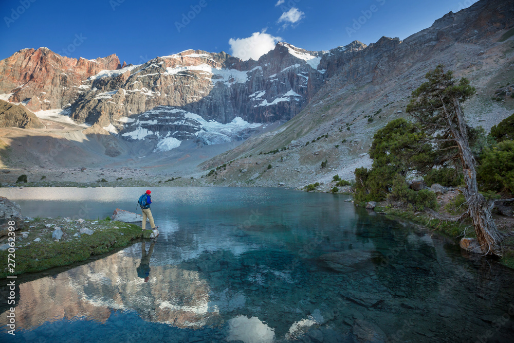 Naklejka premium Hike in Fann mountains