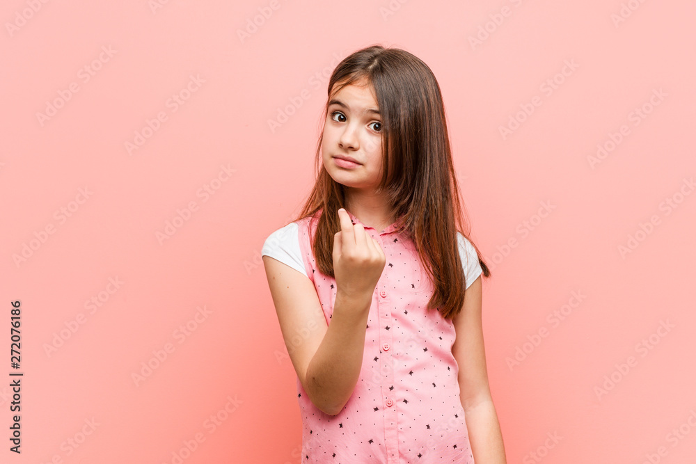 Obraz premium Cute little girl pointing with finger at you as if inviting come closer.