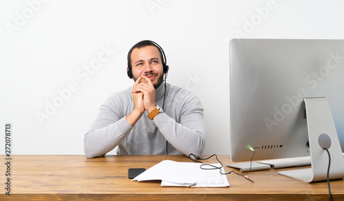 Obraz na płótnie Telemarketer Colombian man scheming something
