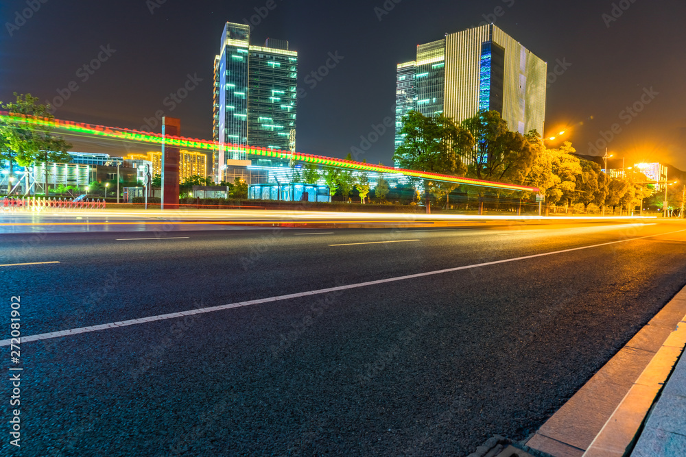 Obraz premium traffic with blur light through city at night.