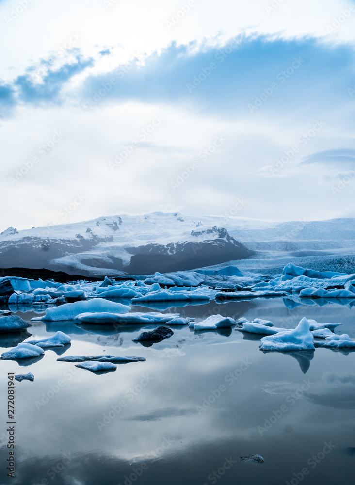 Glacier lake with icebergs with mountain and glacier in the background in Fjallsárlón, Iceland Glacier lake with icebergs with mountain and glacier in the background in Fjallsárlón, Iceland