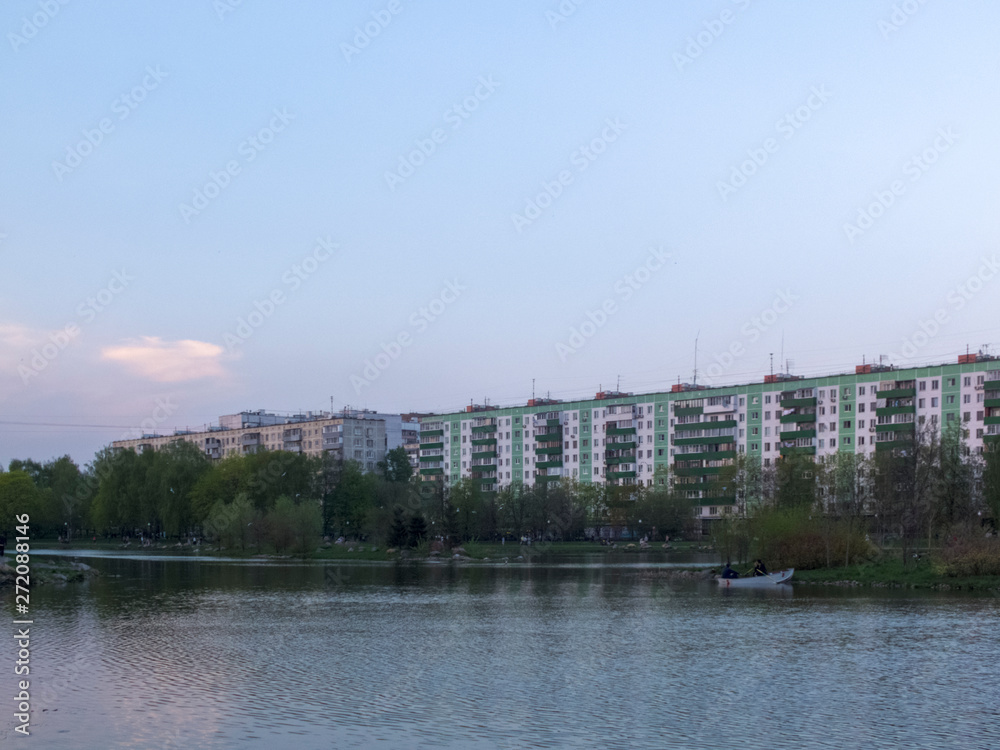 Obraz premium City park with a pond with an island