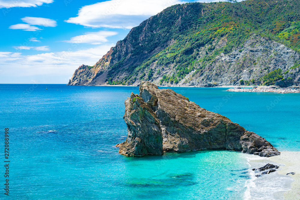 Naklejka premium Big rock at Monterosso, Cinque Terre, Italy