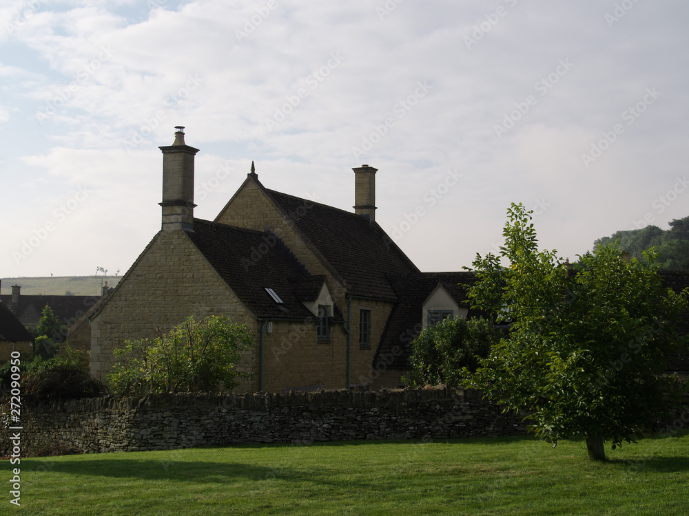 Fototapeta premium コッツウォルズ、チッピングカムデンの風景