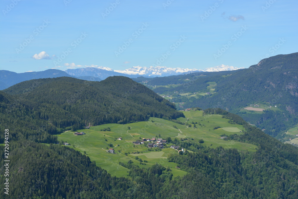 Naklejka premium Mountains