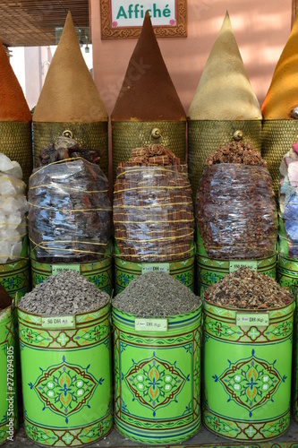 Przyprawy na targu w Maroko