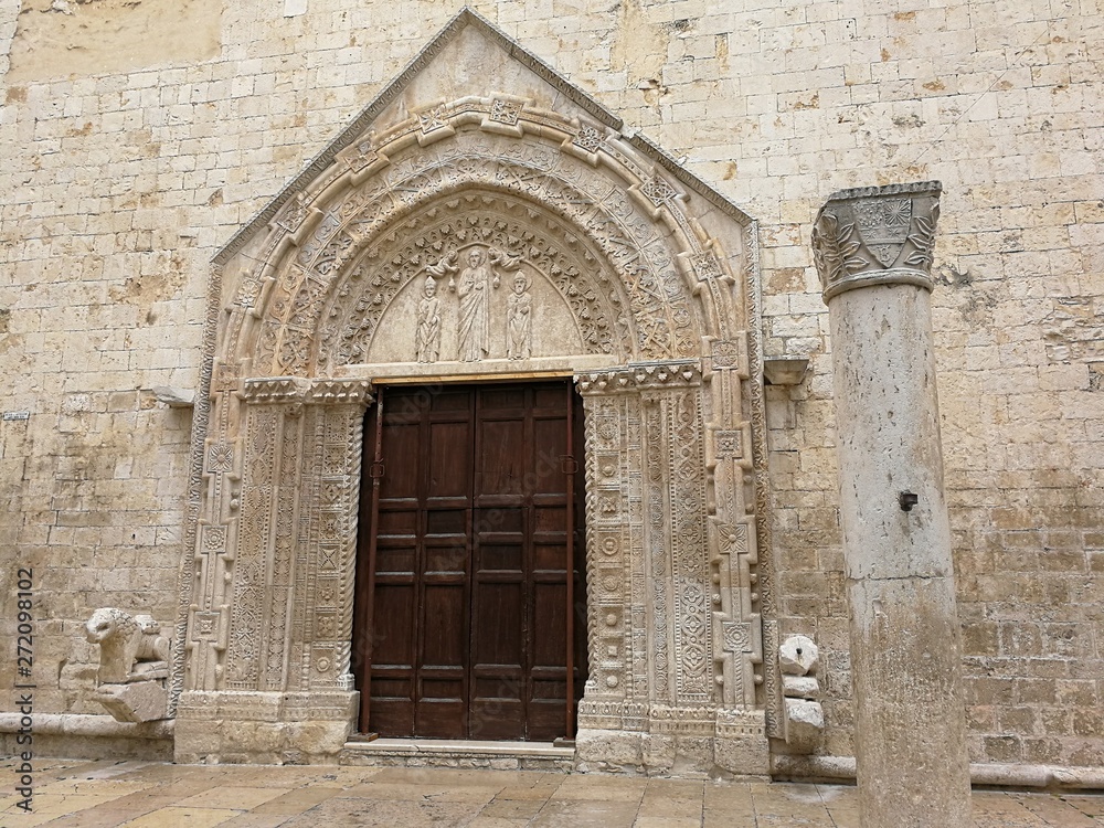 Andria - Entrata della chiesa di Sant'Agostino