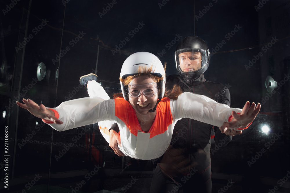 woman  with  coach in wind tunnel - obrazy, fototapety, plakaty 