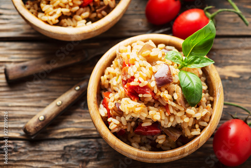 Vegetaian rice with onion, tomato and eggplant