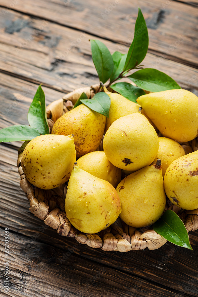 Fresh sweet yelow pears