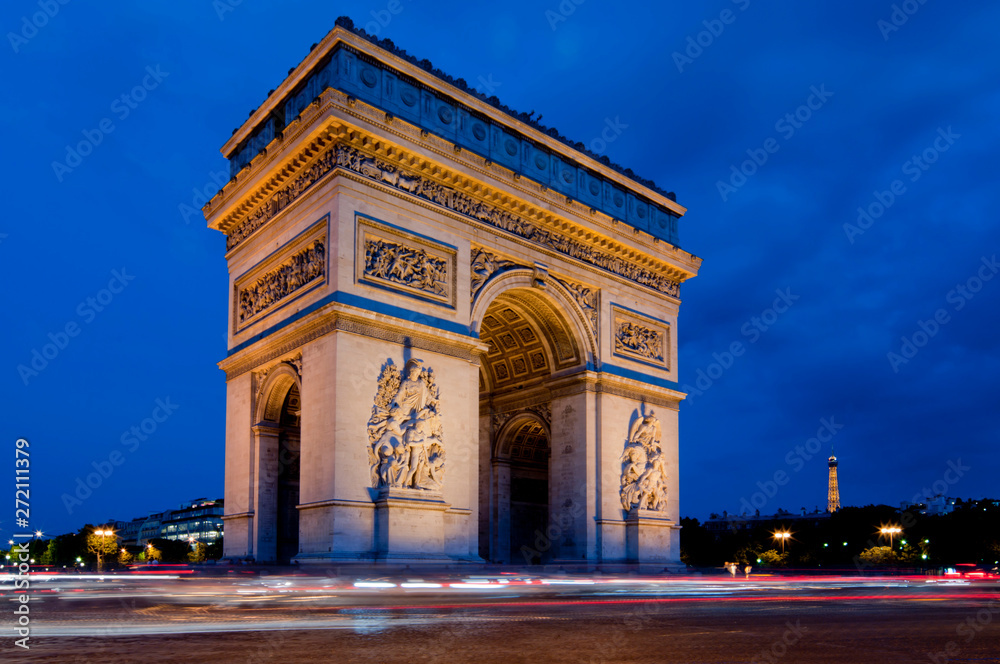 Fototapeta premium Francja, Paryż, zmierzch Arc de Triomphe