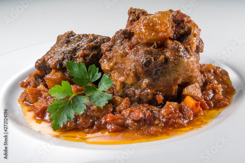 Foto Dish with portion of oxtail stewed