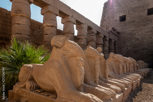 Estatuas en templo en Luxor Egipto