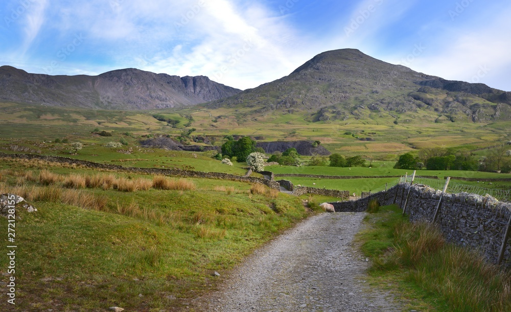Fototapeta premium The road to the Old Man of Coniston and Dow Crag