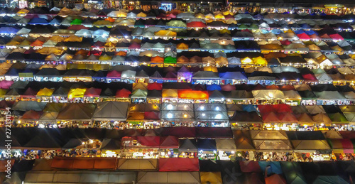 Colorful night market in Bangkok © Alohadunya