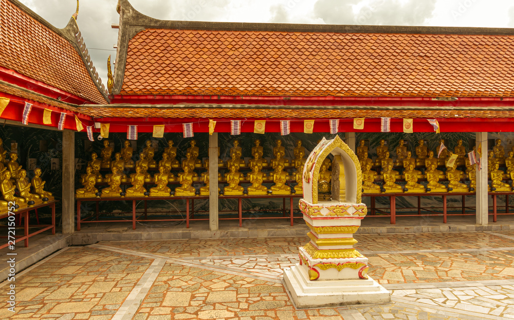 Fototapeta premium thailand temple in amphawa