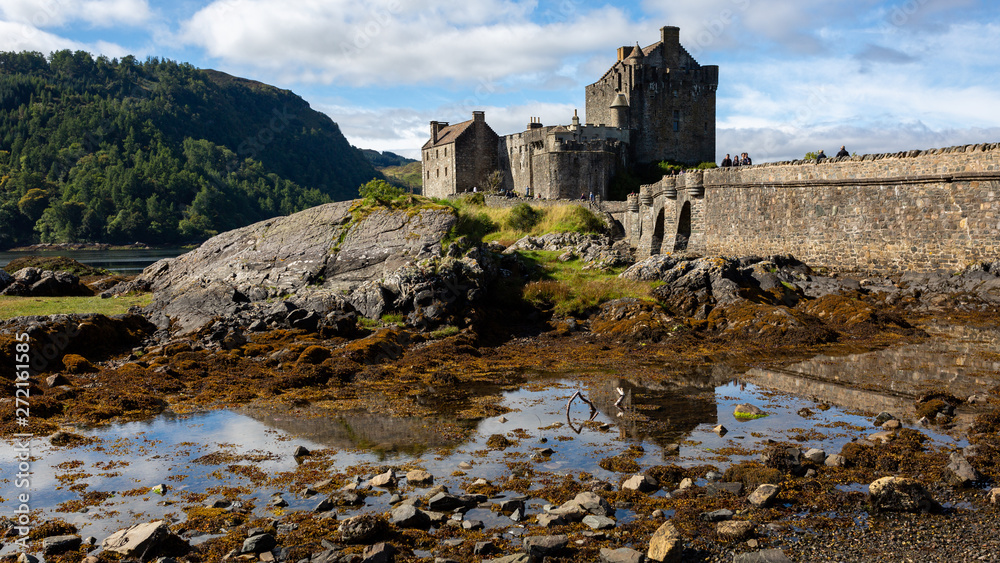 One of the most touristic places in Scotland, are its castles. They are everywhere and can be found from simple ruing, to ones that were kept almost intact.