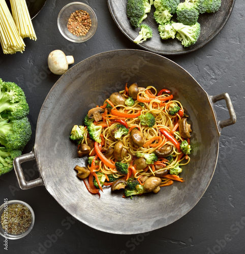 Stir-fry noodles with vegetables