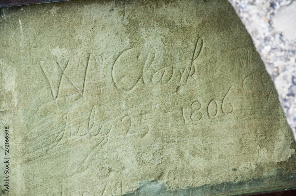 Obraz premium Signature of William Clark, co-leader of the Lewis and Clark Expedition at Pompeys Pillar National Monument in Montana, shown behind the protective one-inch shatterproof glass with bronze frame.