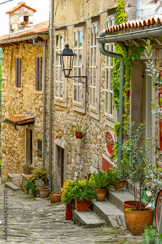 Fototapeta Naklejka Na Ścianę i Meble -  Altstadtgasse Hum, Istrien,Kroatien 