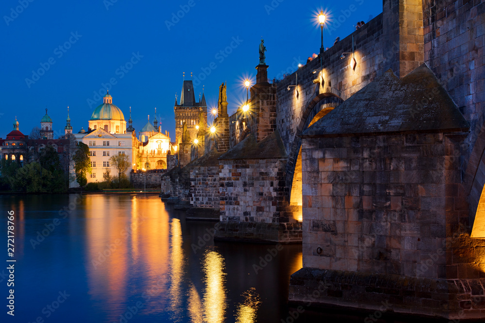 Obraz premium Charles Bridge Prague at night 