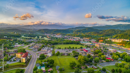 Quadro su tela Pigeon Forge and Sevierville Tennessee Drone Aerial
