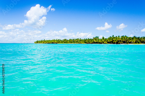 Fototapeta Naklejka Na Ścianę i Meble -  tropical sea and blue sky