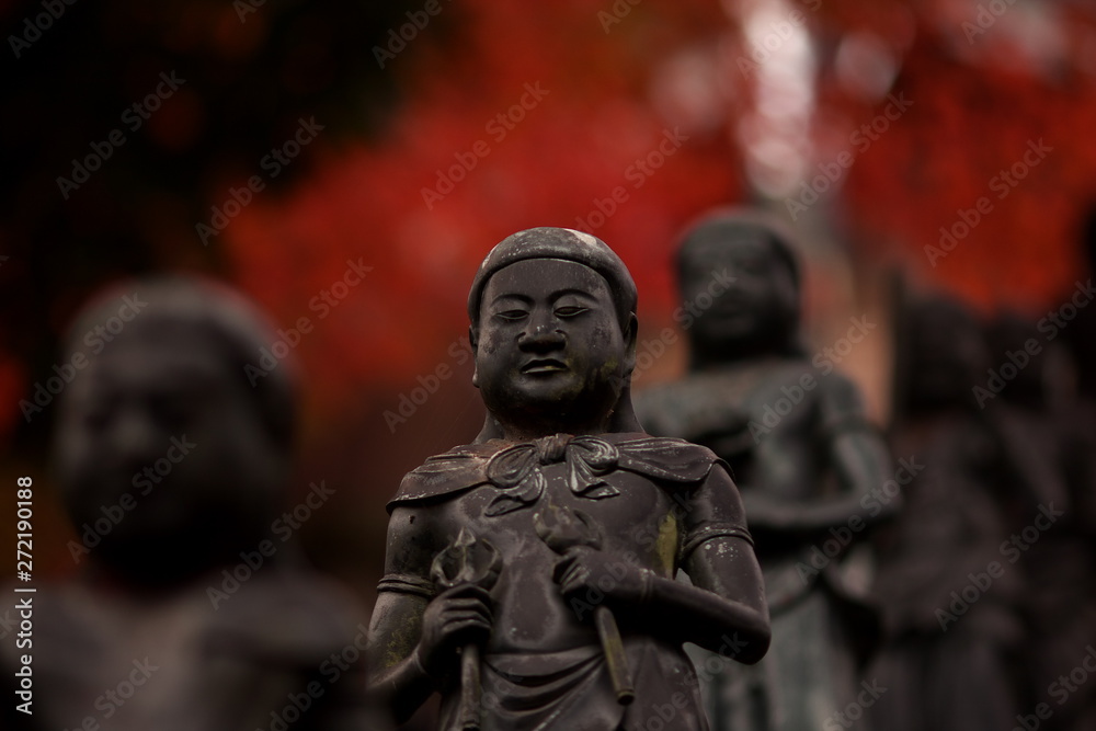 秋の神奈川県大山の大山寺の仏像群　11月
