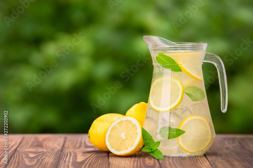 Fotografie lemonade in glass jug