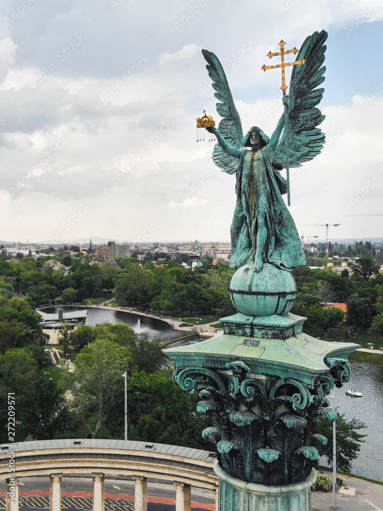 Obraz premium Archangel Gabriel statue, Heroes square, Budapest, Hungary