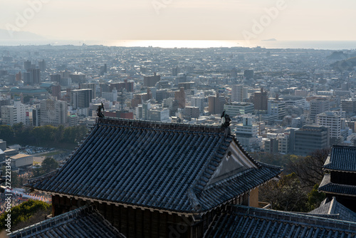 松山城と松山市街の風景