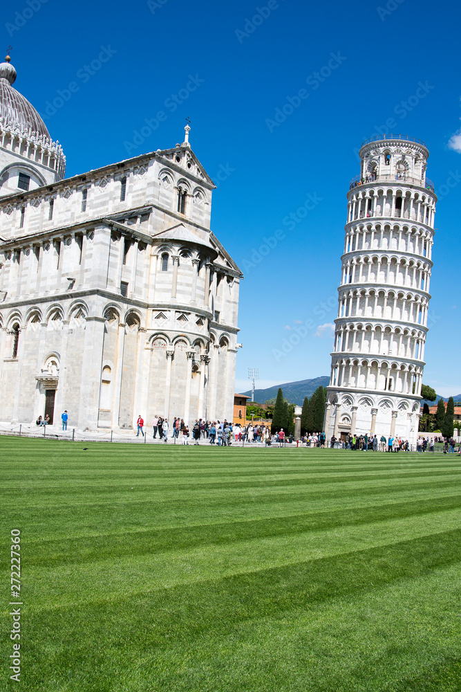Der Dom und der schiefe Turm von Pisa in Italien