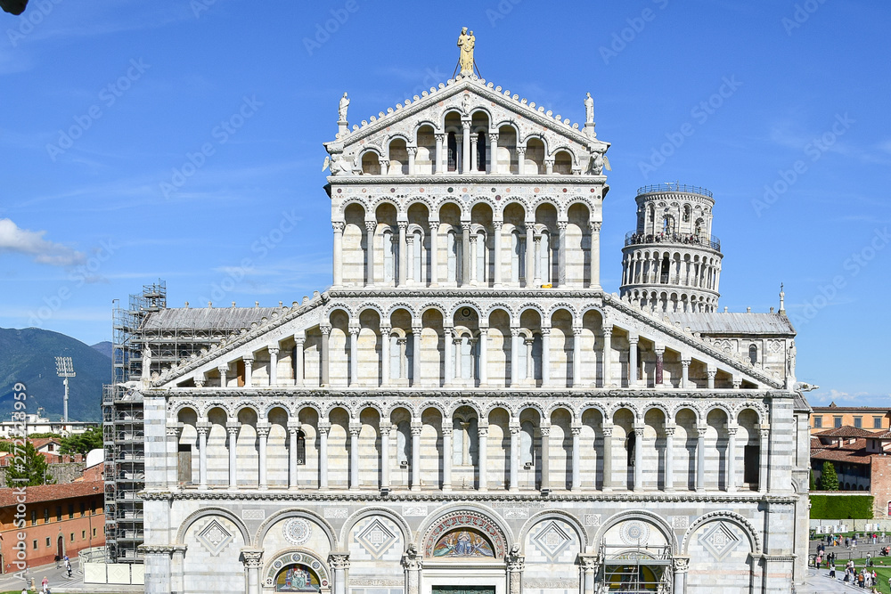 Der Dom Santa Maria Assunta beim schiefe Turm von Pisa in Italien
