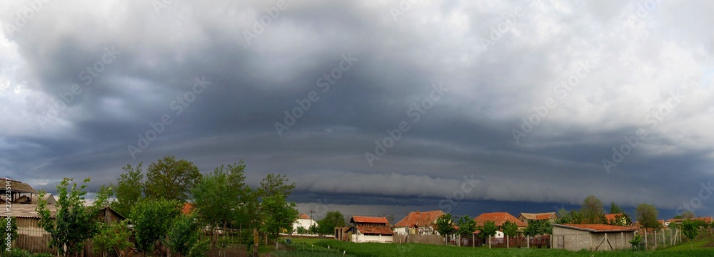Thunderstorm with dramatic shelf cloud