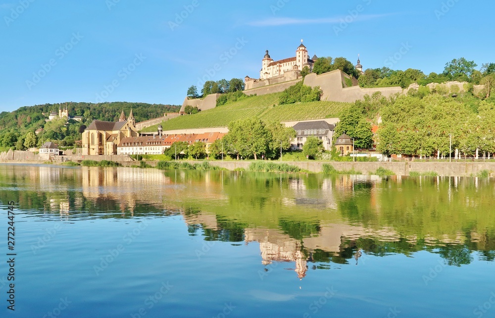 Würzburg, Main, Kirche St. Burkard und Festung