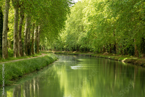 Tableau sur toile view of the canal de garonne in Bordeaux, France