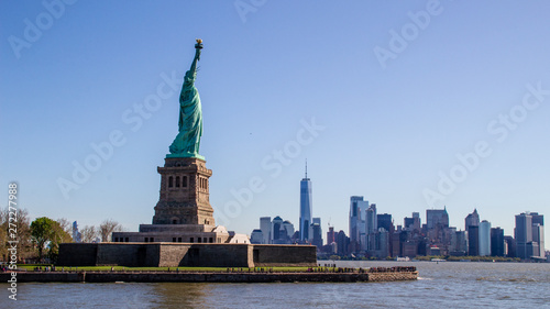The statue of Liberty and Manhattan, New York City © Dmitriy