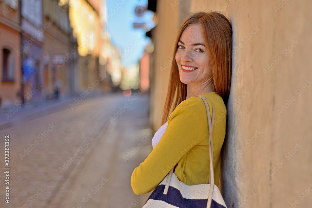 Fototapeta premium Girl in the city.