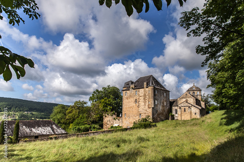 Lissac sur couze (Corrèze, France) - Château de Lissac et église Saint-Pierre photo