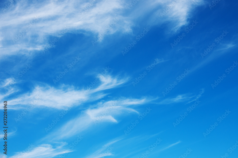 Obraz premium blue sky background with white clouds