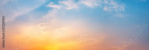 Obraz  z motywem Dramatic panorama sky with cloud on sunrise and sunset time. Panoramic image.