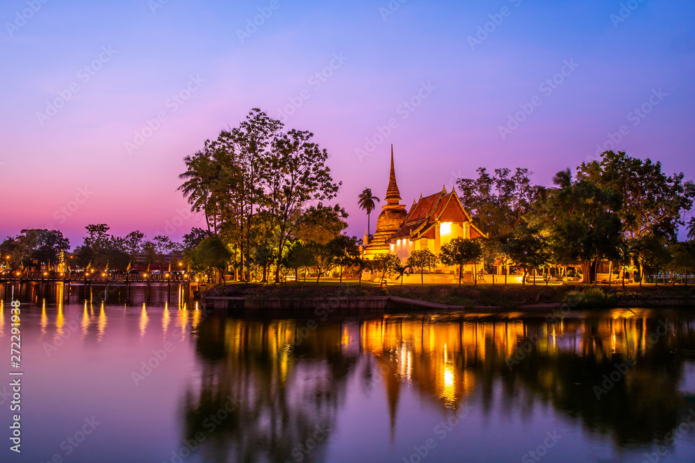 Naklejka premium Temple wat thai style in the river beautiful morning time