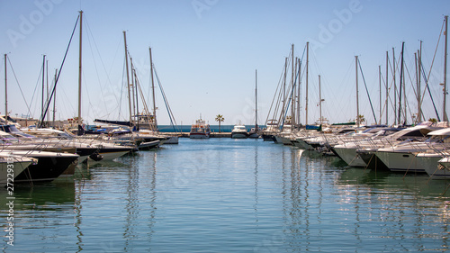 Hafen mit Segelschiffen