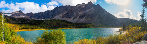 Slika na platnu Scenic panoramic landscape in Upper Dewey Lake, Skagway, Alaska on sunny autumn/fall season day